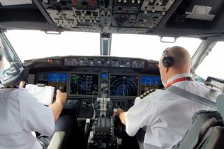 Reportáž z kokpitu: Z Prahy na Gran Canaria pohledem pilota Boeingu 737 MAX | Očima pilotů