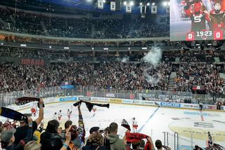 Dlouhý večer v O2 areně rozhodly nájezdy. Třinec má matchball - Médium.cz