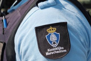 Opilého vzpurného Brita vyvlekli z letadla za ruce a nohy. Cestující natáčeli - Novinky
