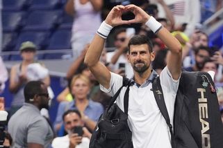 SportWin » Tenis » Zvracení, pět setů a konec velkého snu. Djokovič senzačně padl