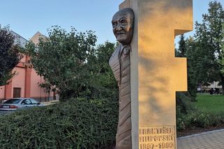 Herec Filipovský má v rodné Přelouči sochu - Novinky