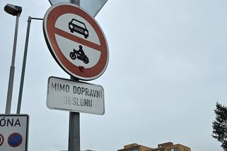 Tato dopravní značka je pastí na řidiče. Pokuta hrozí i zaměstnanci dojíždějícímu do práce