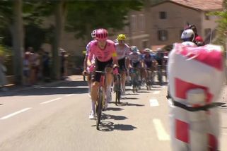 Pátá! Pogačar se vezl v háku, ale rivalovi výhru nedaroval: V cyklistice se přece nebrzdí - Sport.cz