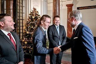 Petr Fiala uznal chybu. Ivan Bartoš je znovu ministrem pro místní rozvoj - Médium.cz