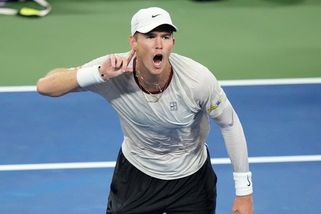 České kořeny, americká vlajka. Dvoumetrový ranař se slavným příjmením má nakročeno výš než táta - Sport.cz