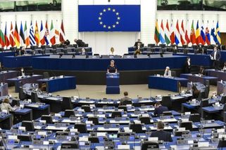 Přes 200 europoslanců vyzývá unijní vlády k embargu na ruský plyn či ropu