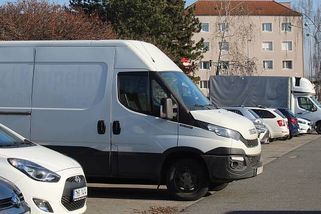 Přes den parkování ano, v noci ne. V Teplicích začal platit zákaz pro dodávky