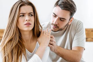 Partnerka už rok odmítá sex. Když se jí intimně dotknu, začne plakat. Smím jen plnit její pokyny - Proženy.cz