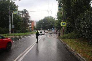 Řidička mercedesu srazila na přechodu ve Zlíně 17letého mladíka