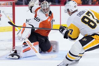 NHL | Vladař s Philadelphií tentokrát neuspěl, Carolina už slaví postup - Sport.cz
