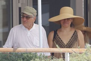 Robert De Niro (82) vyrazil s partnerkou (46) na loď. Lidé si neodpustili poznámky