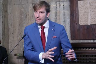 Prázdné porodnice a LDN praskající ve švech: Vojtěch ukázal mapu budoucích potřeb péče