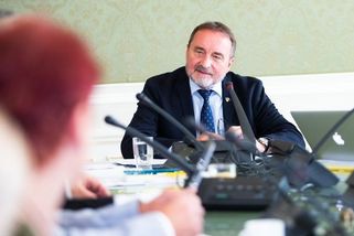 Bývalý senátor za ČSSD chce zpět, „český Cattani“ kandiduje za ANO - Seznam Zprávy