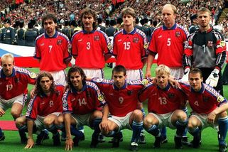 Kvíz: Retro rychlovka. Poznáte na fotkách fotbalisty z devadesátek?