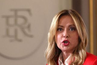 "Fašistická kreatura". Ruský moderátor urazil Meloniovou, Italové si to nenechali líbit