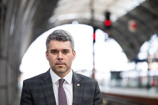 Vlakem z Prahy do Brna za dvě hodiny? Projekt zlevnil na polovinu, říká Tóth