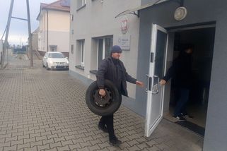 Pozdvižení před obchodem v Polsku. Český řidič obvinil muže z propíchnutí pneumatiky - Novinky