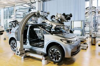 Už to začíná? Volkswagen nevyloučil omezení výroby kvůli nedostatku čipů - Garáž.cz