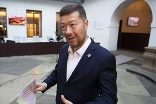 Okamura zřejmě nepochopil, čeho je předsedou. Zatr...
