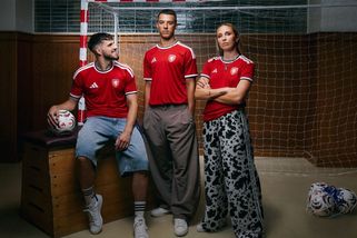 Fotbalová reprezentace ukázala nové dresy - Sport.cz