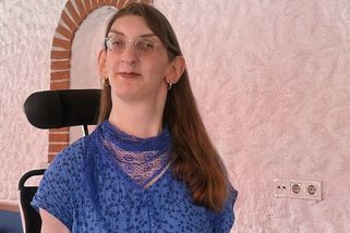 Žena měří 215 centimetrů a v letadle potřebuje šest sedadel. Jsem jedna z pouhých šesti na světě, říká rekordmanka - Super.cz