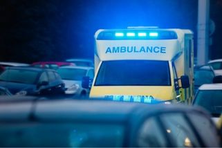 Sanitka bliká, ale nehouká. Mnoho řidičů v této situaci reaguje špatně, varuje policie