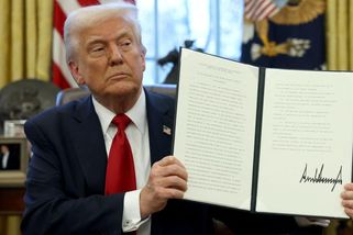 Trump uvalil nová cla na dovoz všech automobilů - Novinky