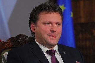 Drsná kritika Vondráčka po útoku na moderátora ČT: Rakušan mluví o zastrašování, Hřebejk nešetřil nadávkami