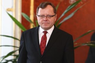 Stát kupoval respirátory i za 777 Kč za kus, zjistila kontrola - Novinky