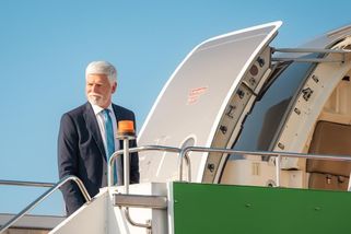 Zákulisí nejdivnější cesty prezidenta Pavla. Výprava na summit NATO byla místy bizár