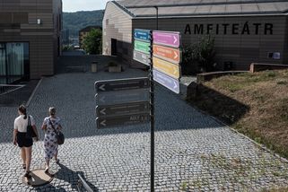 Proměna za miliardy: Z opuštěného špitálu univerzitní městečko se zajíci - Seznam Zprávy