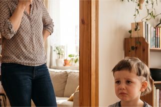 Tchyně mi tajně stříhá syna. Prý kluk nemá vypadat jako holka, moje pravidla ignoruje