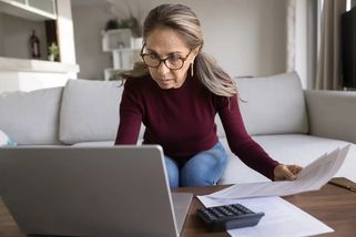 Ženy mířící do důchodu od roku 2027 a dál čeká nový a složitější výpočet: Rozhodnou děti, roky péče i příjmy