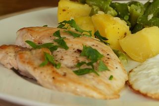 Tak vynikající kuřecí steak jsem snad ještě nejedl. V jednoduchosti je krása | Vaříme s Kubíčkem