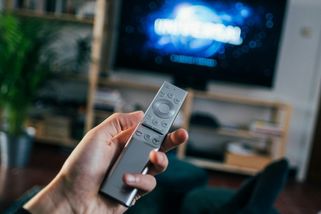 Podržte tlačítko na ovladači a chytrá TV bude zase rychlá