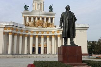 Vlivný český komunista blízký Kateřině Konečné emigroval do Ruska a chce získat ruské občanství - Médium.cz