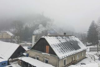 Topná sezona bez dusivého kouře? Kontroly úředníků už začaly