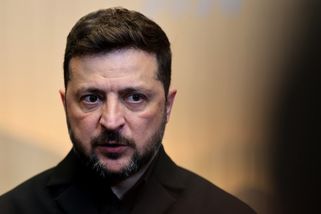 Dotčený Zelenskyj Polákům vrací Řád bílé orlice poštou. Ukázal dodejku