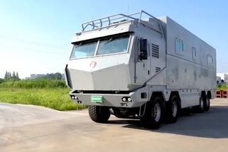 Tatra, jakou svět neviděl. Osmikolový obytný vůz budí na pohled hrůzu, ale uvnitř nabízí luxus