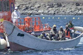 Dovolenkový ráj, kterým hýbe migrace. Čluny sem plují tisíce kilometrů - Seznam Zprávy