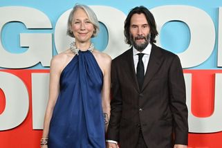 Tohle mě rozplakalo! Keanu Reeves s přítelkyní vzácně sdíleli soukromí. Romantické rande a něžná líbačka. Fanoušci šílí - Super.cz
