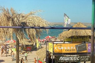 Skoro 5 000 korun za týden jen za stín a matraci! Čeští turisté nejsou nadšeni nad novými cenami u moře - VědaŽivě.cz