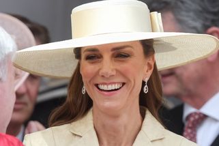 Brokátové šaty, klobouk a náušnice ze svatby s Williamem: Princezna Kate byla tentokrát dokonalá!