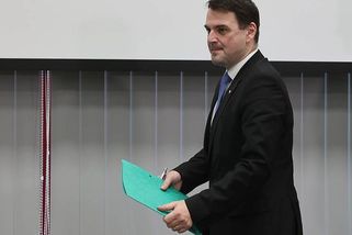 sinmed.cz/aktuality/macinkovi-ve-straznici-zatleskal-jediny-clovek-uz-toho-lituje-906.html?utm_source=www.seznam.cz&utm_medium=seznam_distribuce&utm_campaign=lide