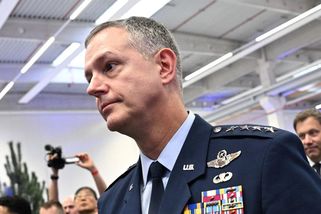 Testujte zbraně na Ukrajině, vyzval výrobce velitel NATO v Evropě - Novinky
