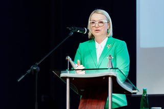 Nemůžete si dělat z úst kanál a sršet nechutnosti, vmetla Černochová Babišovi kvůli ÚVN