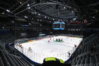 MS hokej | Dlouhá cesta na zimák, odér hnoje i jediný záchod. Nějak to zvládneme, hlásí hokejisté - Sport.cz