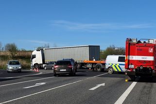 Na Písecku se srazil motorkář s náklaďákem, nehodu nepřežil - Novinky