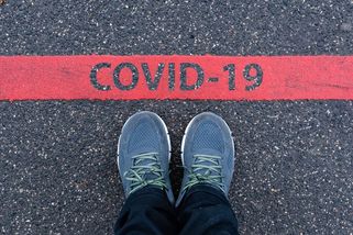Covid pozitivních přibývá. ČLK vyzvala v dopise ministra zdravotnictví, aby přestal současnou situaci ignorovat