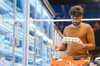 Nové letáky od 15. 7.: Cena mléka je snad nesmysl, vajíčka za 30 Kč a avokádo stojí jako před 10 lety